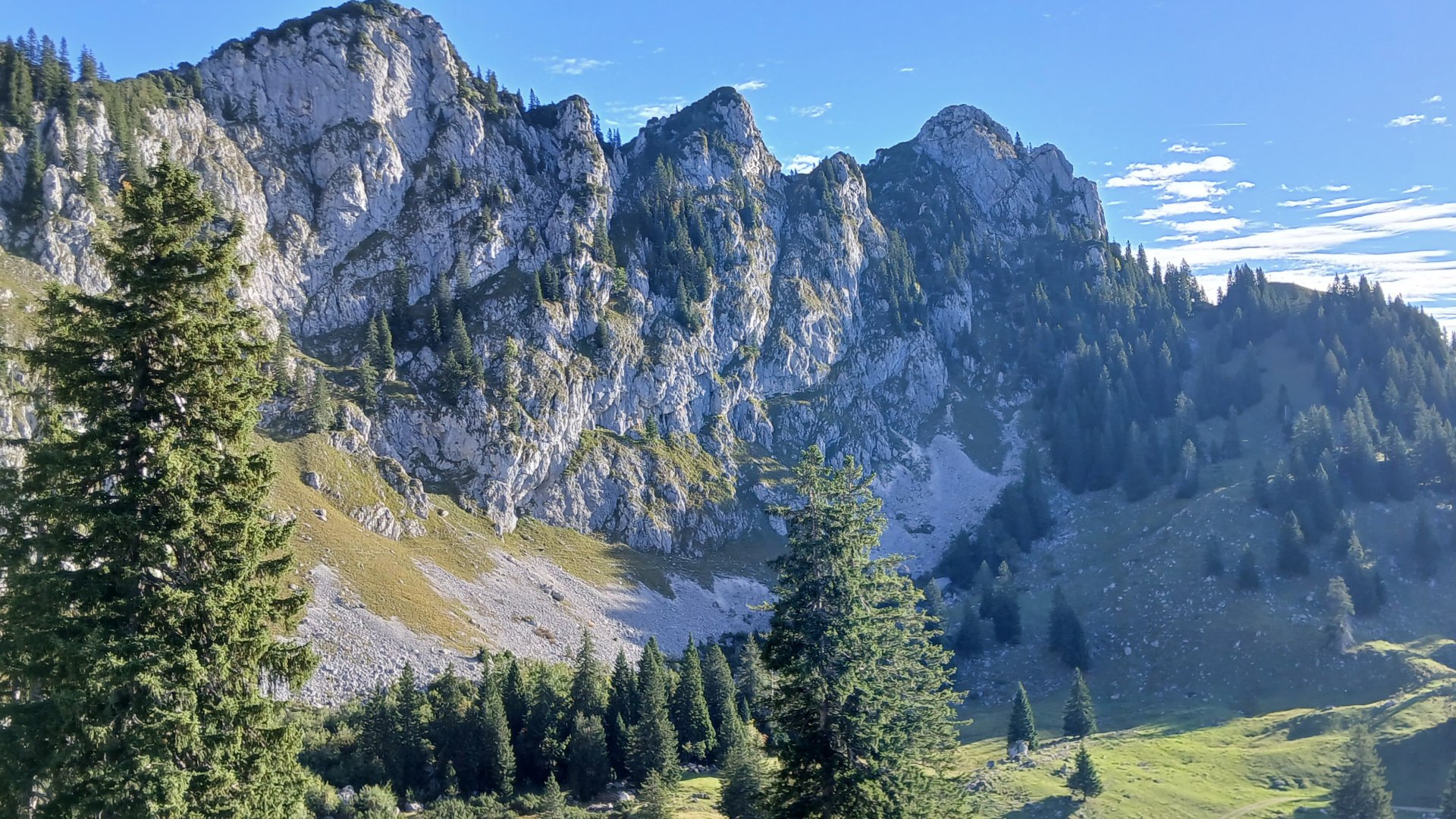Benediktenwand und Achselköpfe, © Jost Gudelius jun. Benediktenwand und Achselköpfe, © Jost Gudelius jun.