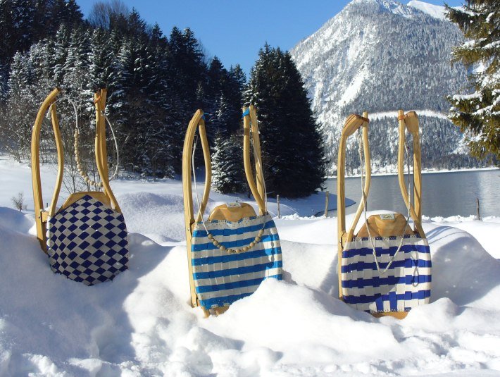 Schlitten im Schnee, &copy; Gemeinde Jachenau