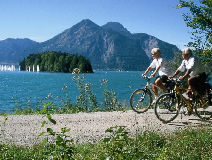 Radfahrer um See, © Gemeinde Jachenau