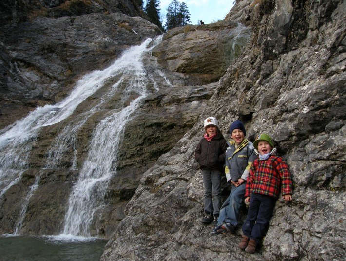 Kinder am Wasserfall, © Gemeinde Jachenau