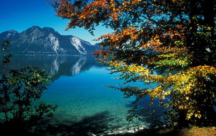Walchensee im Herbst, &copy; Hans-Peter Sch&ouml;ne