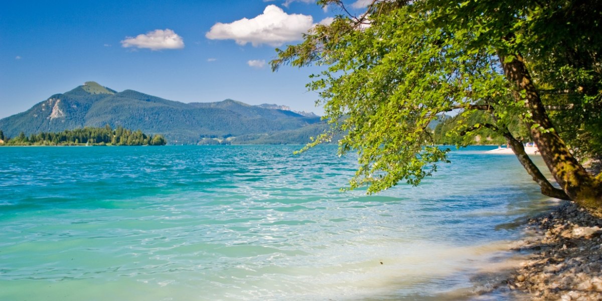Bayerische Karibik - Der Walchensee - Hier mit der Insel Sassau (Betretungs-und Anlandeverbot) und Herzogstand, &copy; Tourist Information Kochel a. See